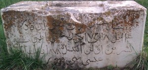 kitabei-sengi-mezar_2-300x143